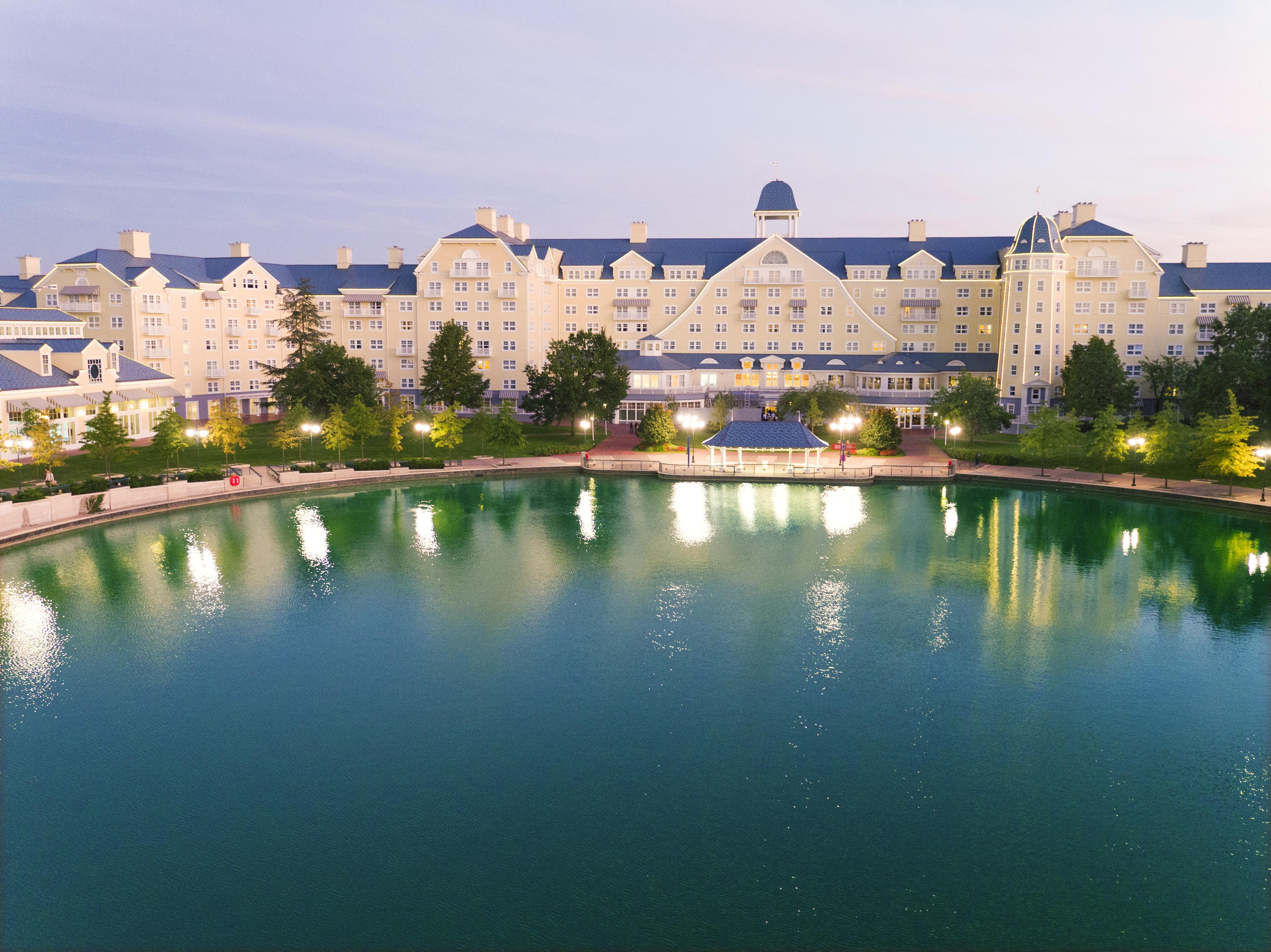 Disney Newport Bay Club Шеси Екстериор снимка